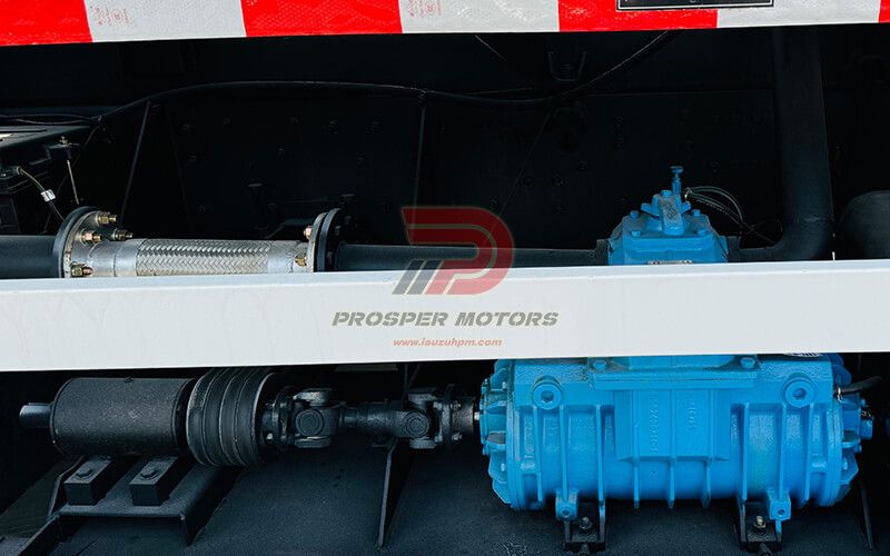 Hwm ISUZU Nqus Tank Truck