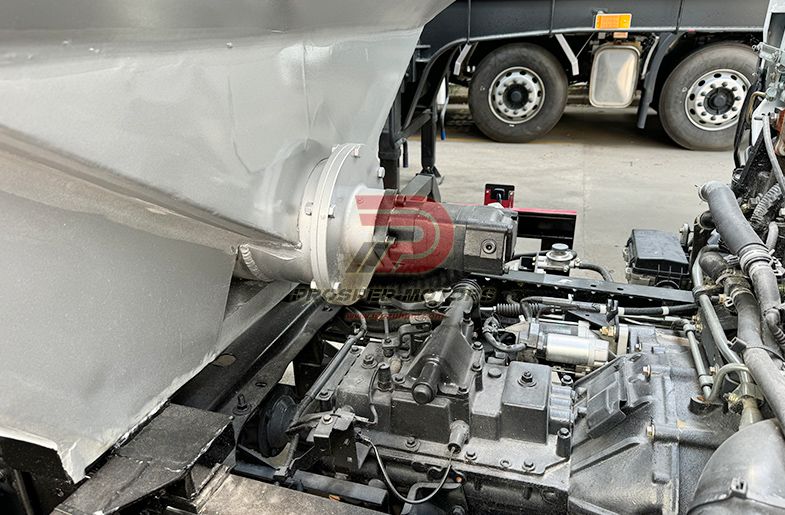 ISUZU NPR 5ton 10cbm fôrtank lastebil til salgs