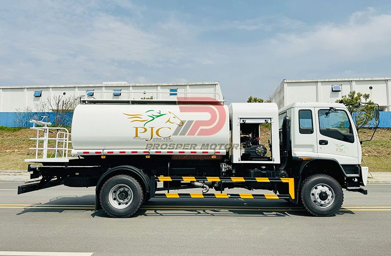 ISUZU FTR 4X2 4HK1 12 tonnu 12 000 l ūdens smidzinātāju kravas automašīna