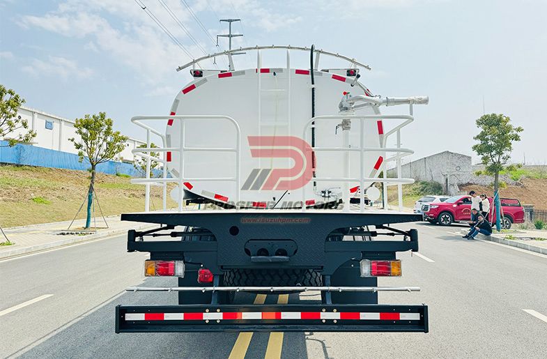 ISUZU FTR 4X2 4HK1 12 tonnu 12 000 l ūdens smidzinātāju kravas automašīna