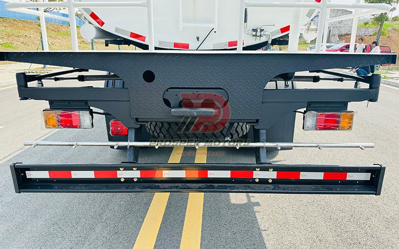 Smidzinātāju kravas automašīna ar viedo putekļu kontroli