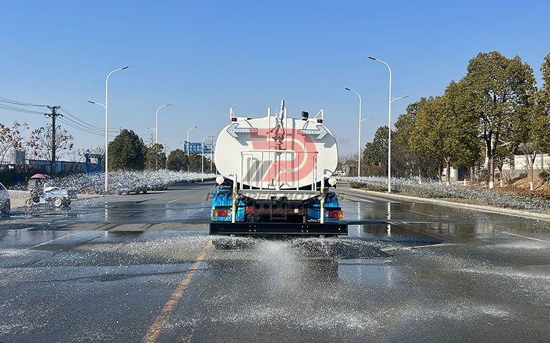 ISUZU Water Truck háþróað úðakerfi