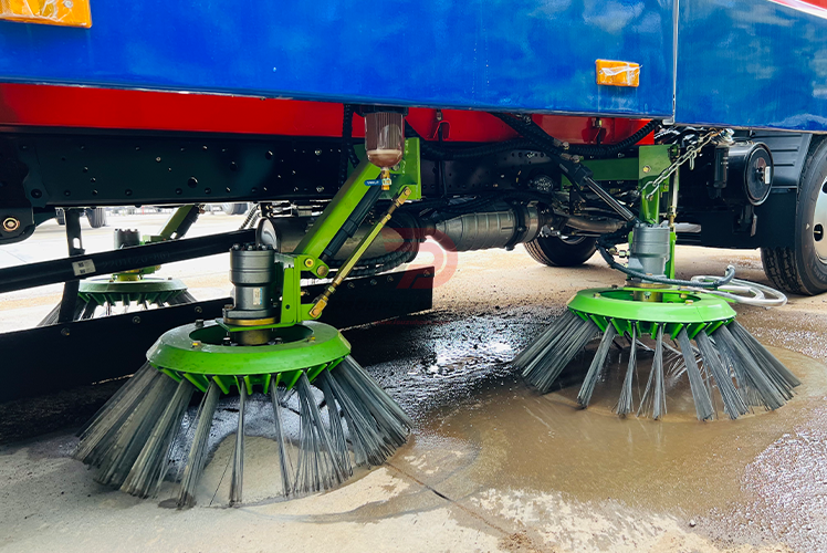 Qingling Isuzu 4x2 Sweeper Washing truck