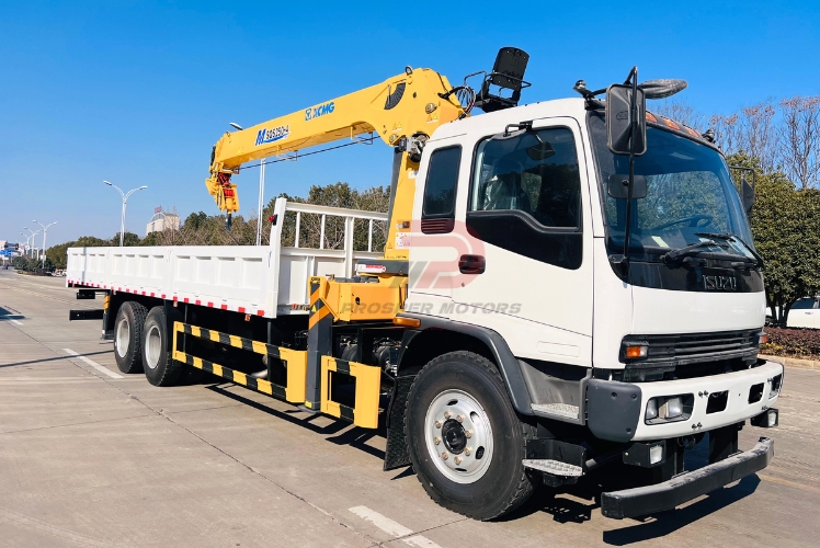 Isuzu mechanics truck with crane