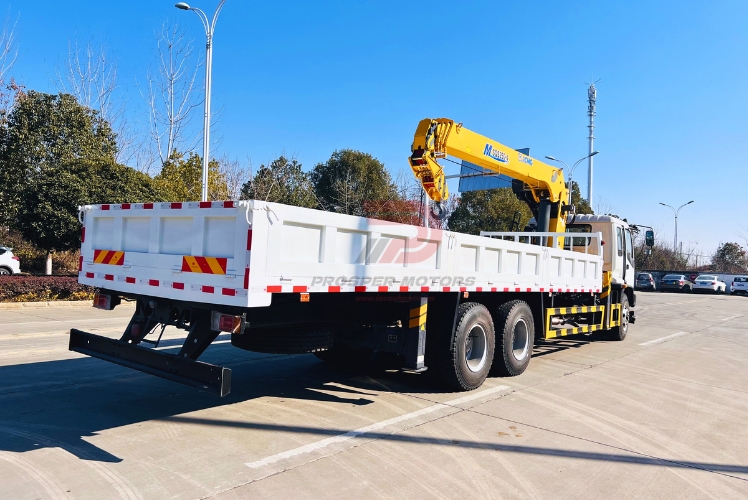 Qingling Isuzu lorry crane