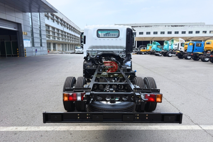 Qingling Isuzu 4X2 NPR Chassis Truck