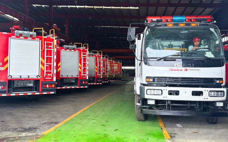 Camion de pompiers à mousse d'eau Isuzu à vendre