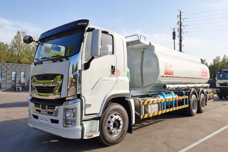 Qingling GIGA camion per carburante con 6 scomparti