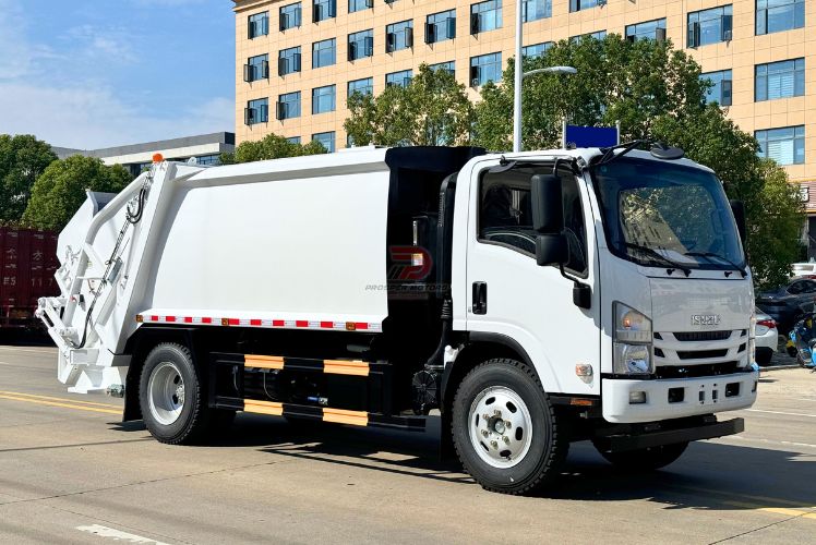 Վաճառվում են Qingling Isuzu աղբատար մեքենաներ
