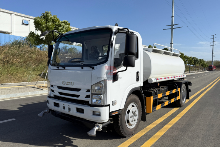 Qingling FRR 5Ton Road Watering Truck