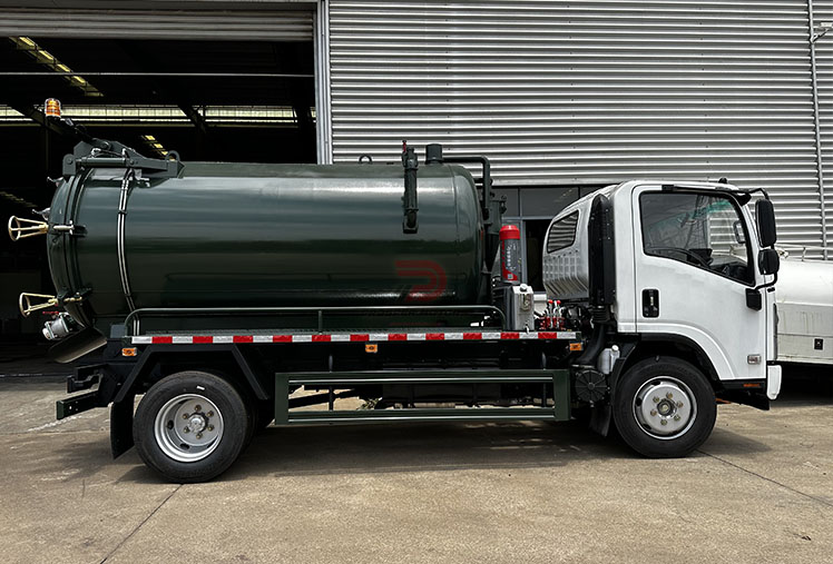 isuzu right drive vacuum sewer Truck