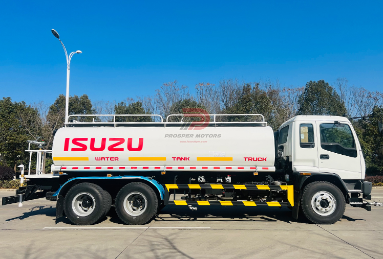 Truk Penyemprot Air ISUZU FVZ 6X4 6HK1