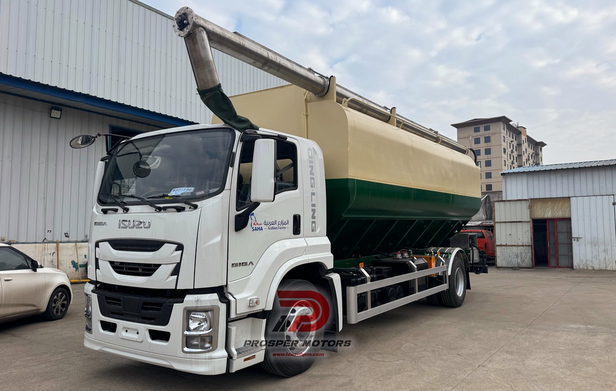 ISUZU FTR 20 kubieke meter veevoerwagen met luchtdichte tank en elektrische vijzel