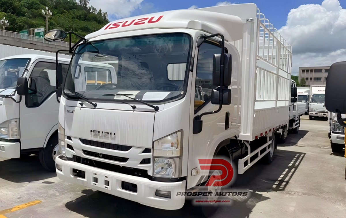 ISUZU FRR 4X2 8-tons rongenwagen Platte vrachtauto met hoogzijdige hekrekken voor landbouwoogst
