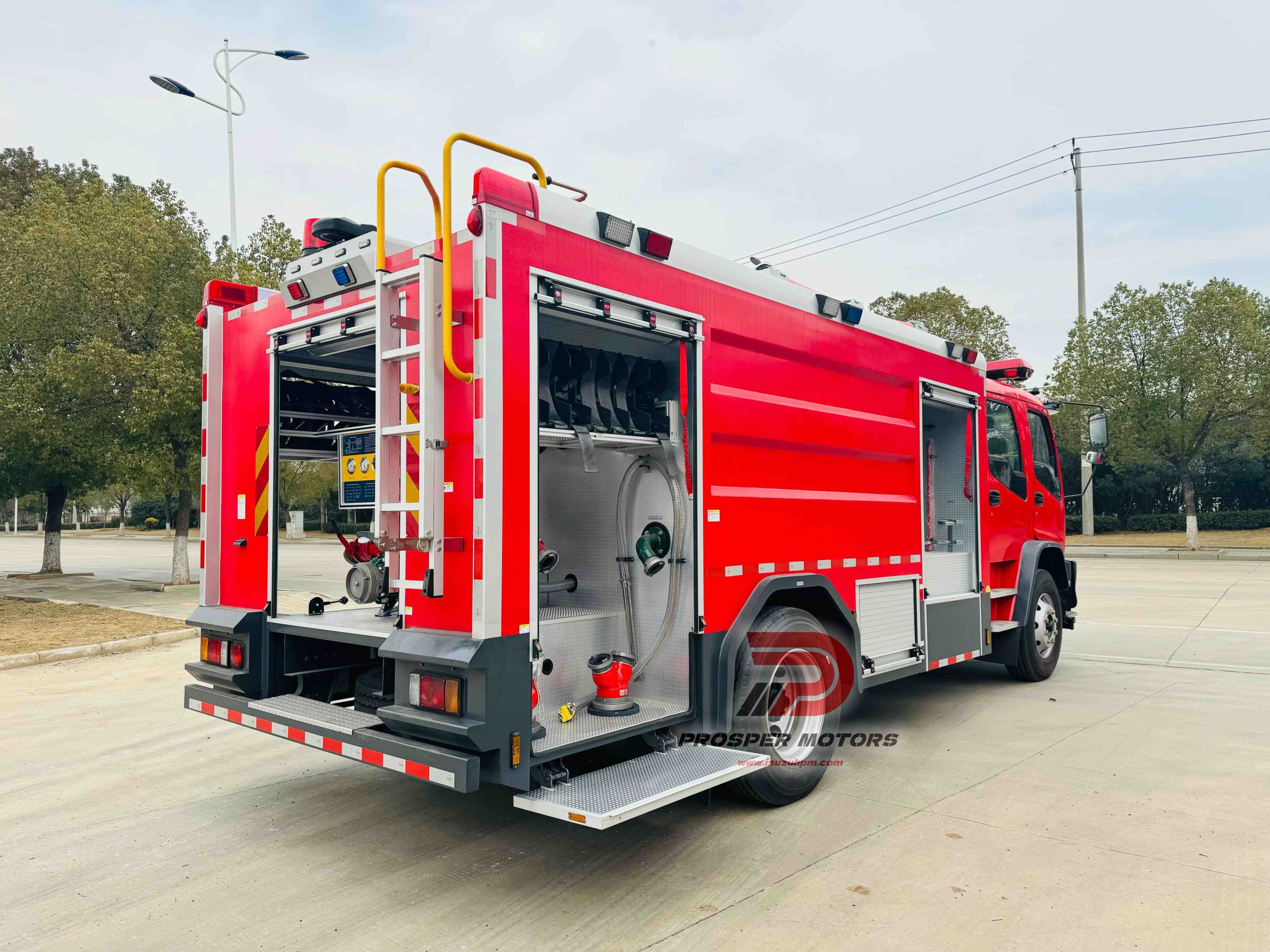Na prodaju vatrogasno vozilo na pjenu Isuzu FVR 6000L, vatrogasno vozilo na pjenu 4x2 Isuzu s certifikatom GCC GSO 1364:2018