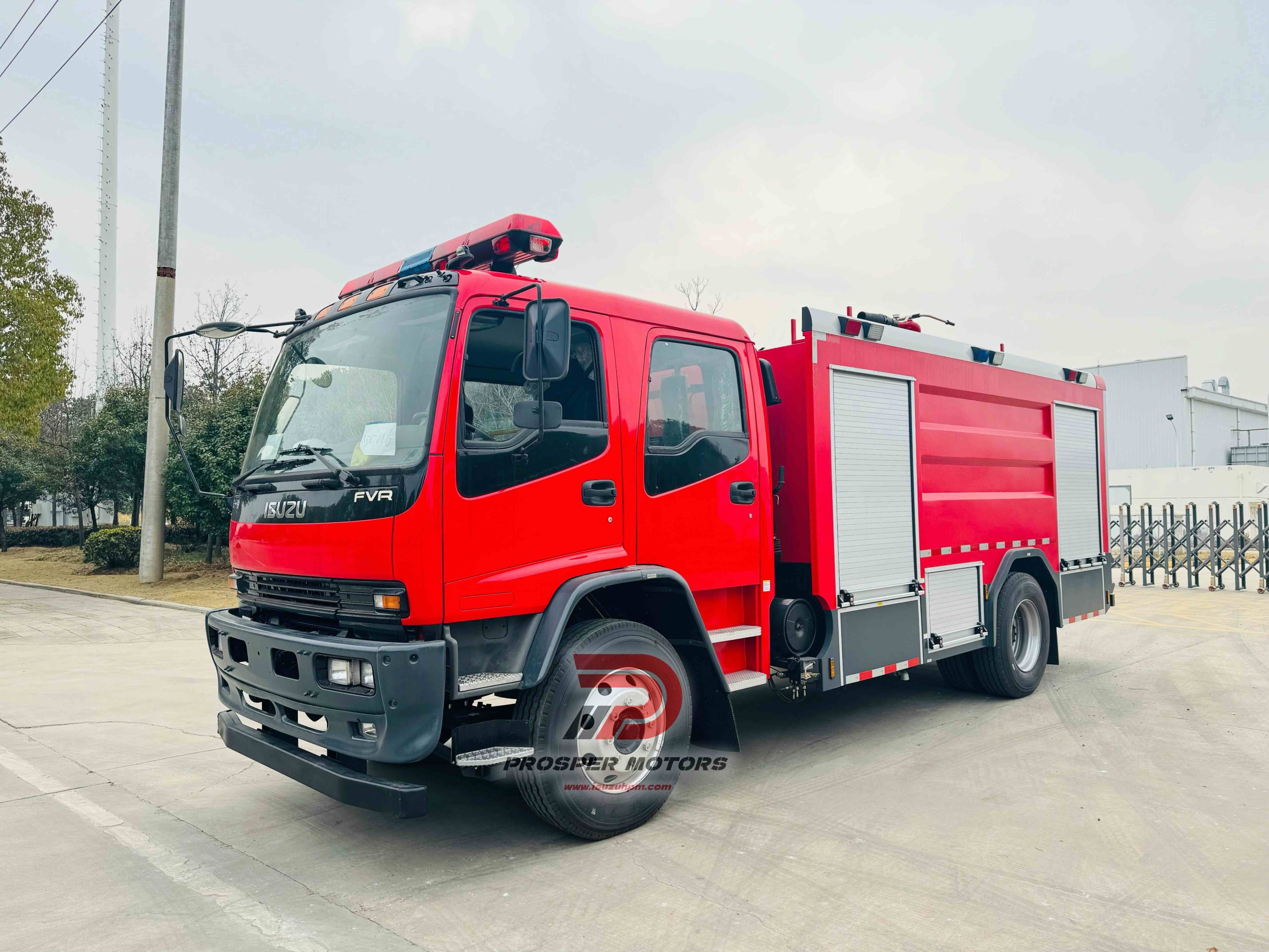 Isuzu Prodajem vatrogasno vozilo na pjenu FVR 6000L, vatrogasno vozilo na pjenu 4x2 Isuzu s certifikatom GCC GSO 1364:2018