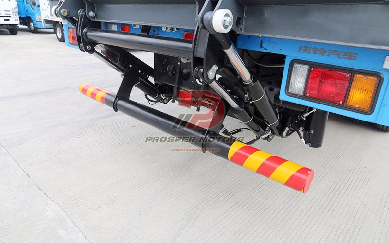 ISUZU krovininio sunkvežimio galinis hidraulinis bagažinės dangtis