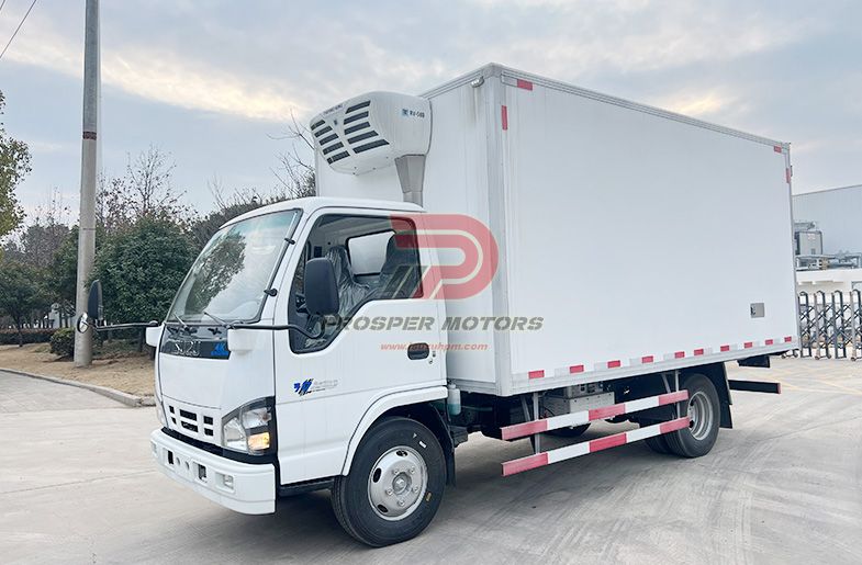 ISUZU QKR 4X2 4K എഞ്ചിൻ 4Ton ശീതീകരിച്ച ഫ്രീസർ ട്രക്ക്