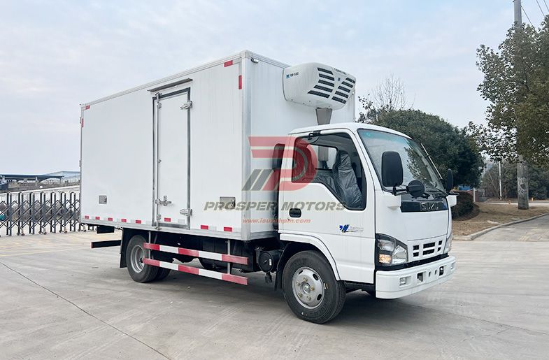 ISUZU QKR 4X2 4K എഞ്ചിൻ 4Ton ശീതീകരിച്ച ഫ്രീസർ ട്രക്ക്