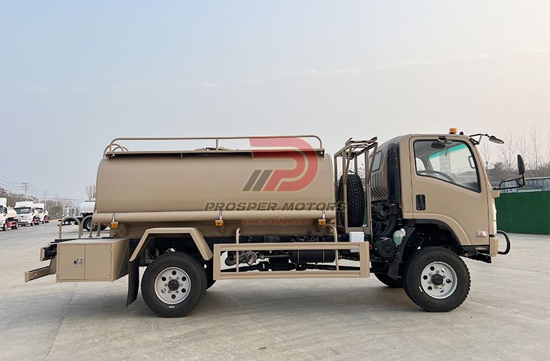 Camion fuori strada per il trasporto dell'acqua con motore 6Ton 6.000L 4x4 ISUZU NPS 4K