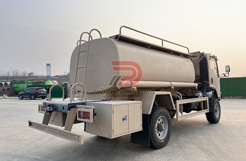 Camion fuori strada per il trasporto dell'acqua con motore 6Ton 6.000L 4x4 ISUZU NPS 4K