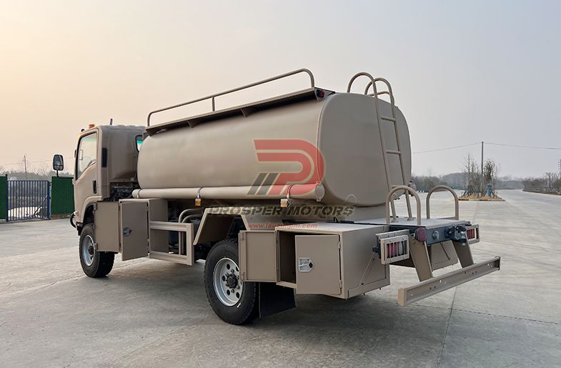 Camion fuori strada per il trasporto dell'acqua con motore 6Ton 6.000L 4x4 ISUZU NPS 4K