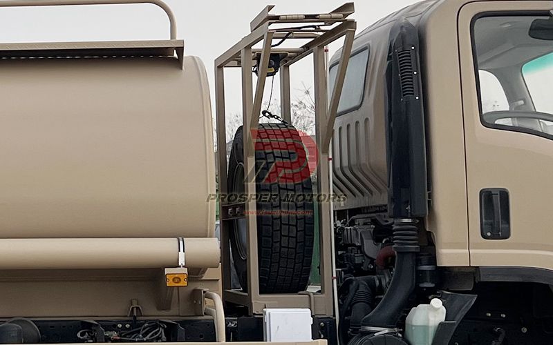 Sollevatore automatico per pneumatici ISUZU NPS Water Truck