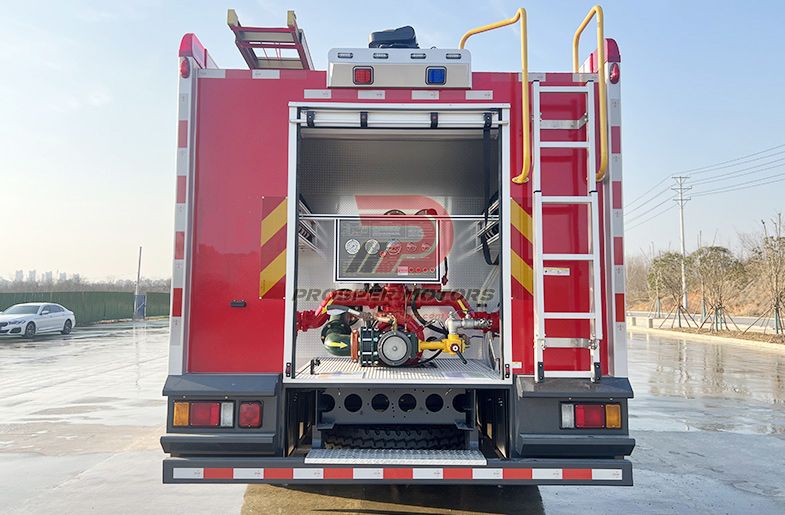Camión bomba de incendios ISUZU FTR 5000 litros 4x2 5TON