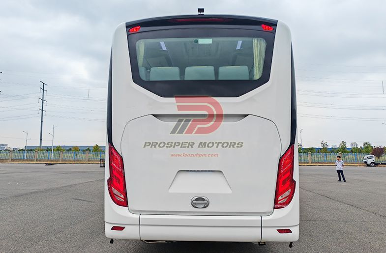 ISUZU 4x2 MT/AMT 55-65 նստատեղեր 12 մ մարզիչ ավտոբուս