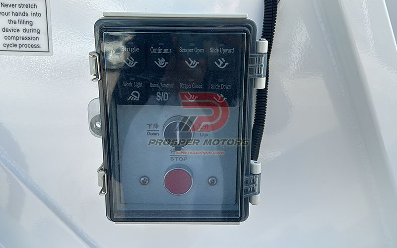 Gnéithe ISUZU NPR Compactor Truck Dramhaíl
