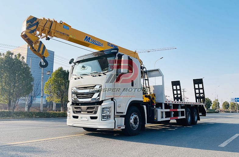Camión autocargable ISUZU GIGA VC61 6X4 con grúa de 10 toneladas