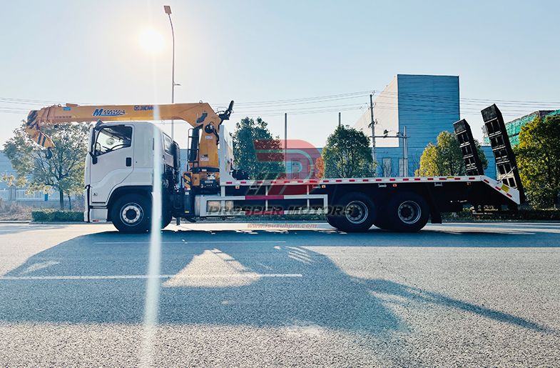 Camión autocargable ISUZU GIGA VC61 6X4 con grúa de 10 toneladas