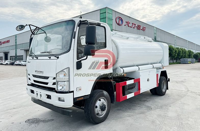 ISUZU 4X4 FRR 9000L ریفئلنگ ٹرک 3 کمپارٹمنٹس کے ساتھ