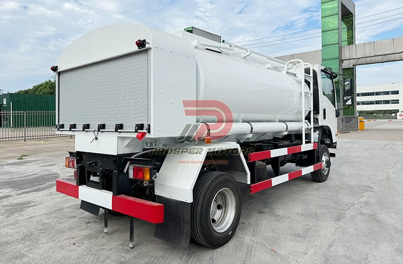 ISUZU 4X4 FRR 9000L ریفئلنگ ٹرک 3 کمپارٹمنٹس کے ساتھ