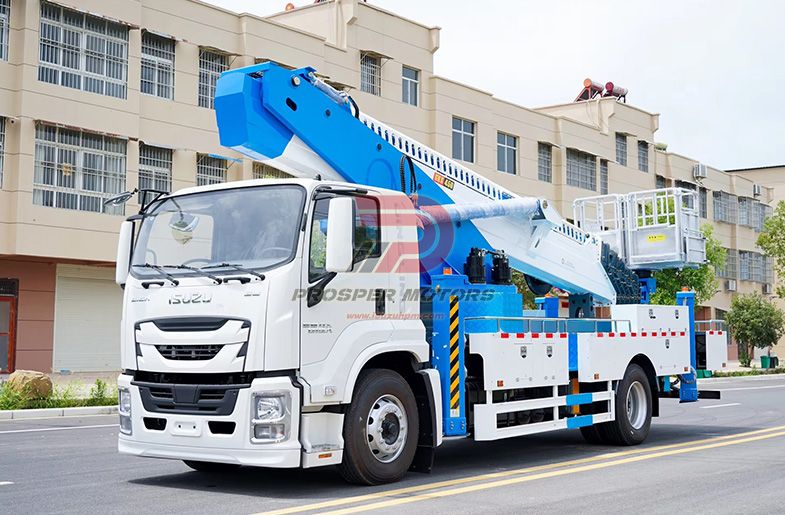 ISUZU FTR 4X2 45m Pacēlāju platformas kravas automašīna‌