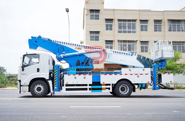 ISUZU FTR 4X2 45m Pacēlāju platformas kravas automašīna‌