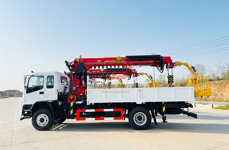 CAMIÓN DE PLUMA ISUZU FTS 4X4 CON EXCAVADORA