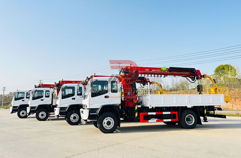 CAMIÓN DE PLUMA ISUZU FTS 4X4 CON EXCAVADORA