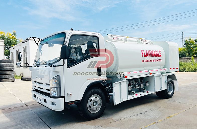 ISUZU 4X2 FRR 8000L ഇന്ധനം നിറയ്ക്കുന്ന ട്രക്ക്