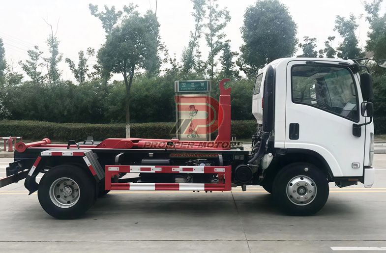 CAMION GARABGE CON SCARRABILE ISUZU 4X2 6W 8CBM FRR