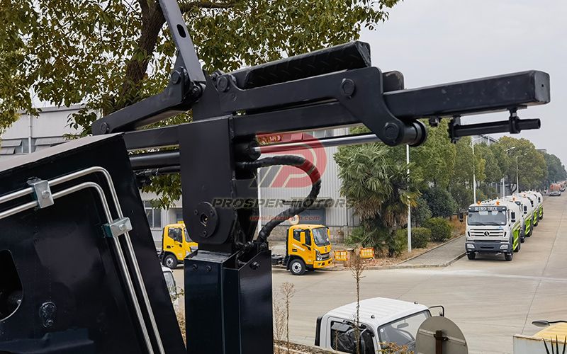 Bailiú Isuzu le Buntáistí Barrach Truck