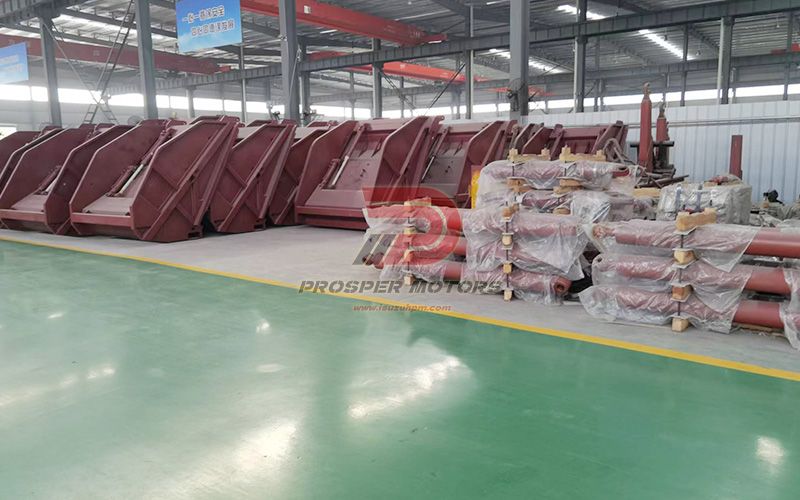 Isuzu compressed truck  body parts warehouse