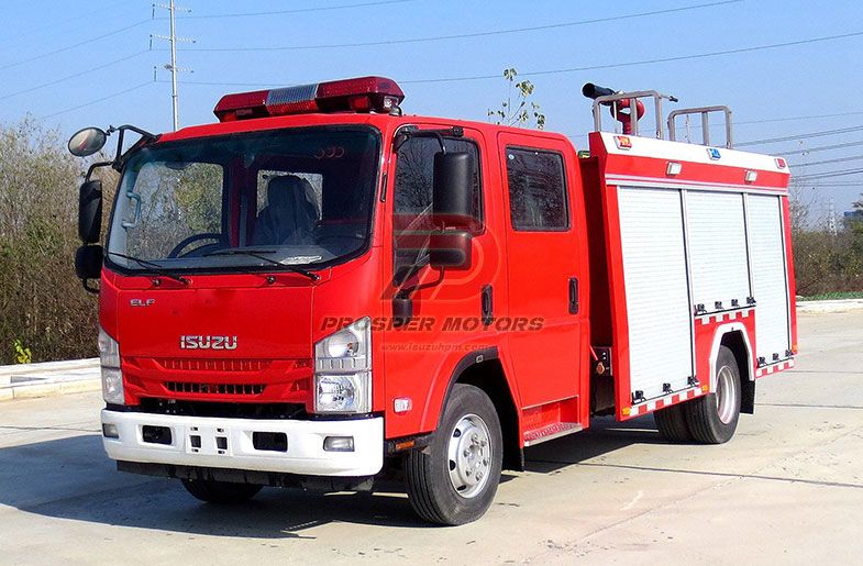ISUZU FRR 4TON skuim tender vragmotor 4000 liter handrat 4x4
