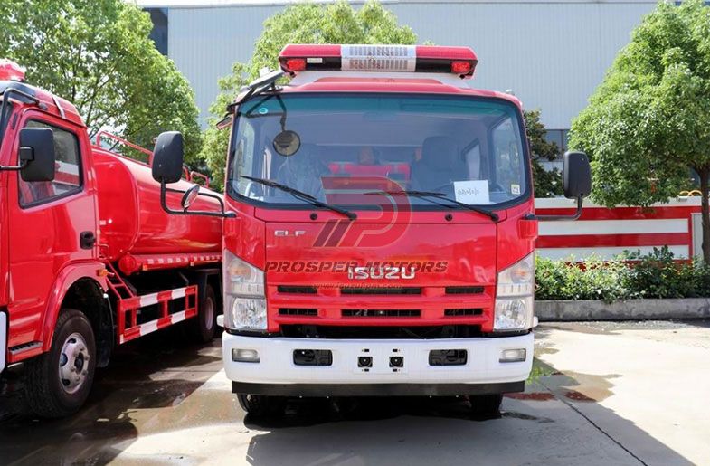 ISUZU FRR 4TON skuim tender vragmotor 4000 liter handrat 4x4
