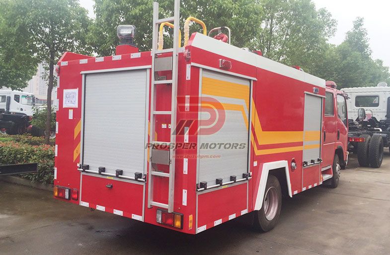 ISUZU FRR 4TON skuim tender vragmotor 4000 liter handrat 4x4