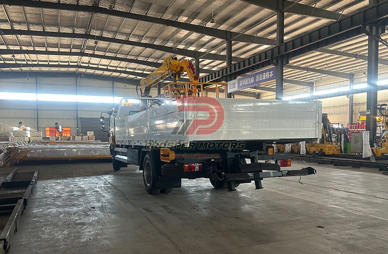 ISUZU FRR 4TON да 5TON стралковы кран з кранам SQS100-4 XCMG