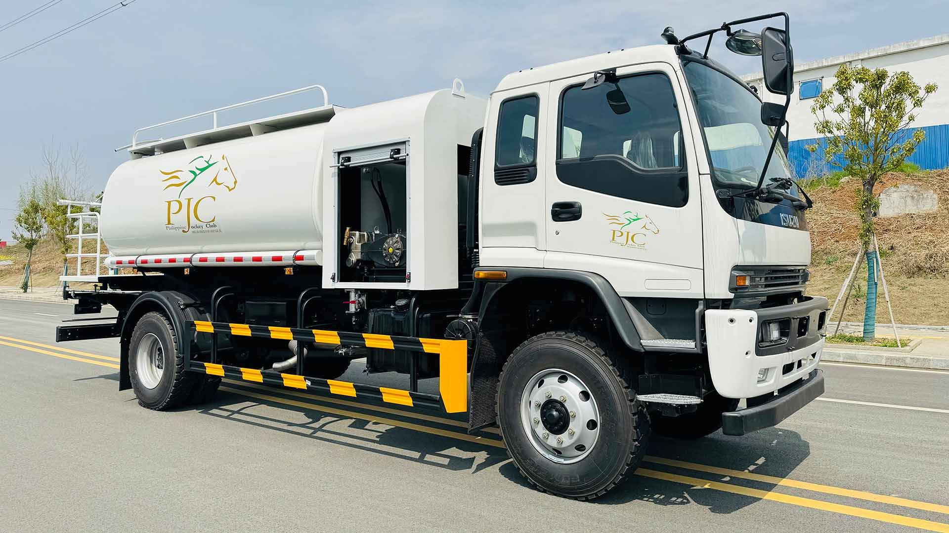 Caminhão de água ISUZU FTR 4x2 12Ton