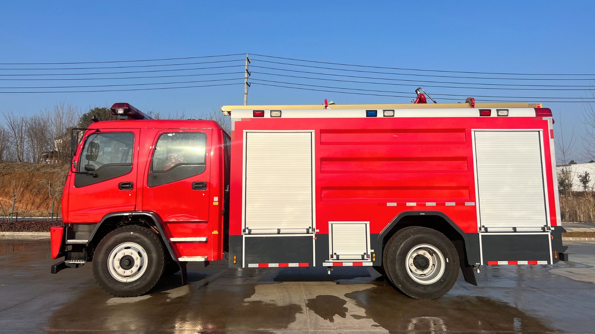ISUZU FTR 4x2 5TON 5000 լիտրանոց հրշեջ պոմպային մեքենա