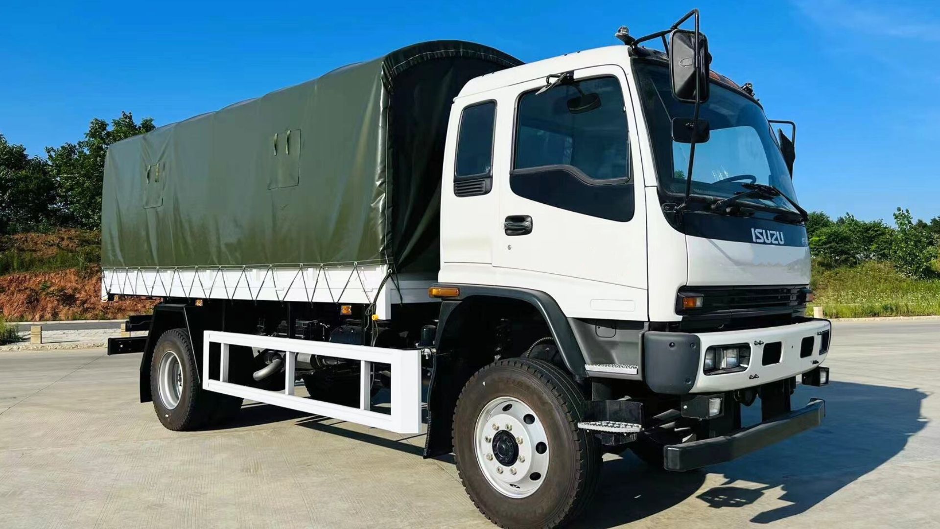 Caminhão do portador do exército de ISUZU FVR 4x4 6HK1 AWD com encerado