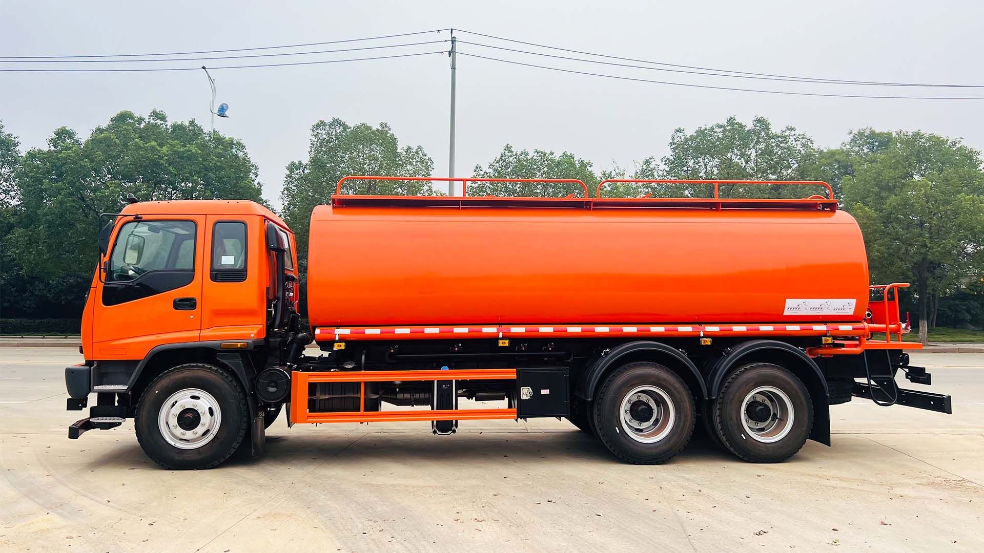 Caminhão de transporte de água ISUZU FVZ 6x4 20.000L
